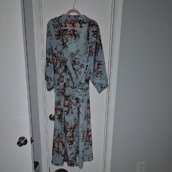 Other - Floral Kimono Style Robe in Light Blue Fits Size 3x-5x